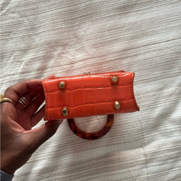 Orange Croc-Embossed Handbag with Resin Tortoise Handle & Removable Gold Chain - Picture 7 of 7